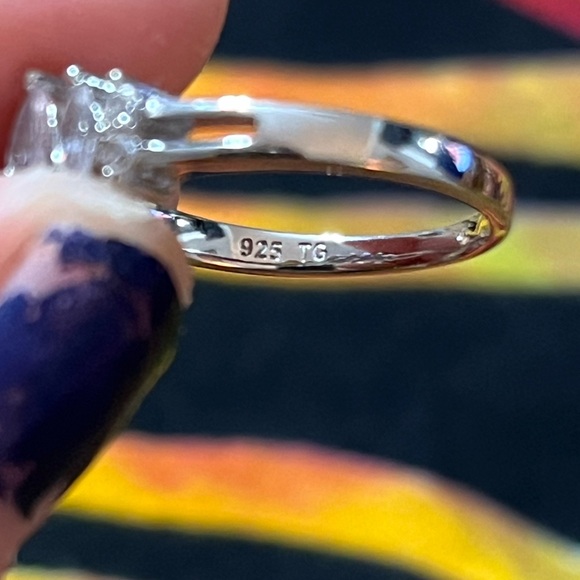 Lab-simulated Marquis Cut Diamond Sterling Silver 925 TG Size 7 Ring - Picture 5 of 6